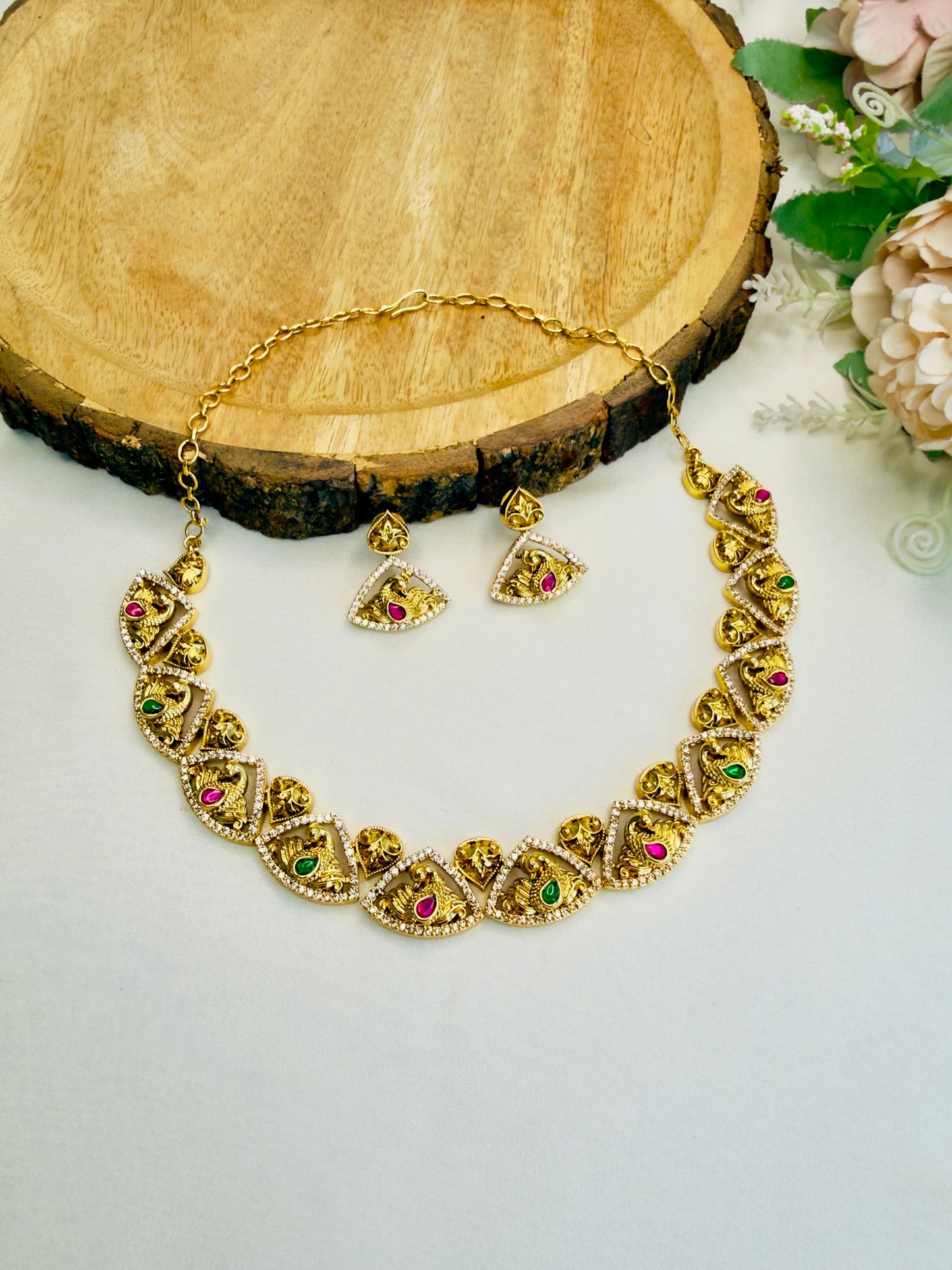 Jadau sleek Necklace Set