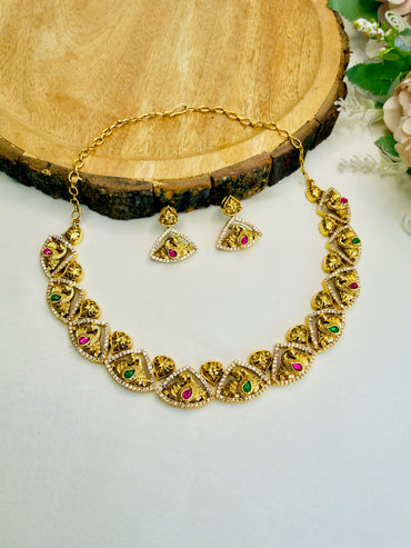 Jadau sleek Necklace Set