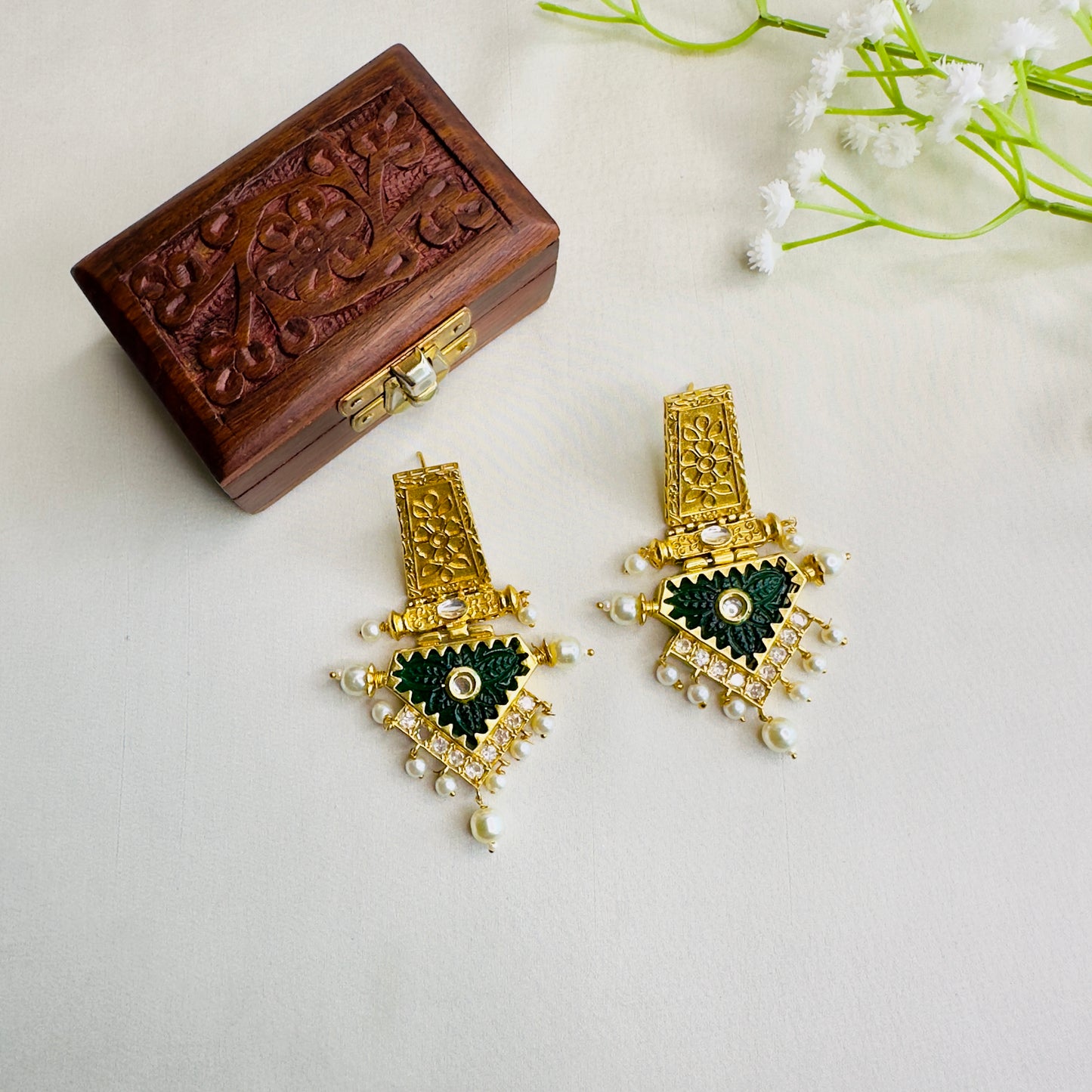 Golden Tone Kundan Carving Stone Earrings