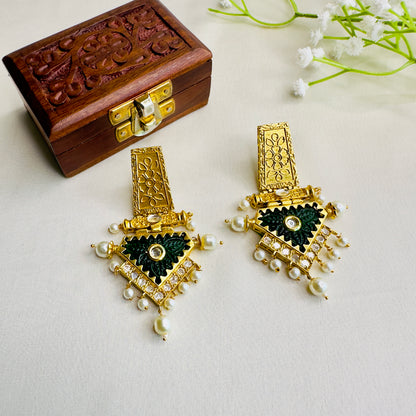 Golden Tone Kundan Carving Stone Earrings