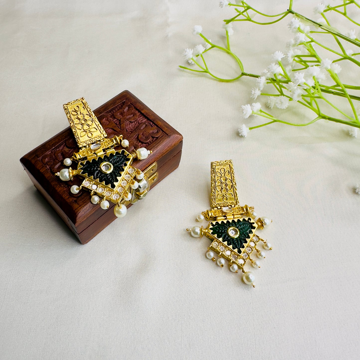 Golden Tone Kundan Carving Stone Earrings