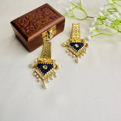 Golden Tone Kundan Carving Stone Earrings