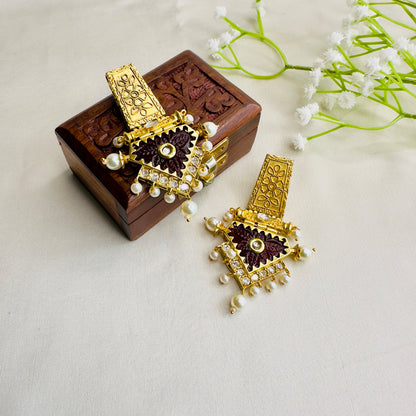 Golden Tone Kundan Carving Stone Earrings