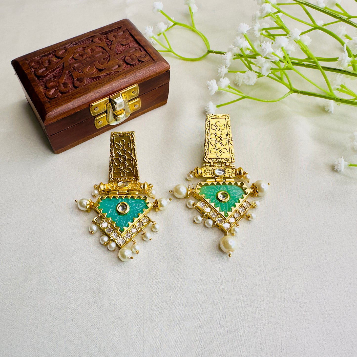 Golden Tone Kundan Carving Stone Earrings