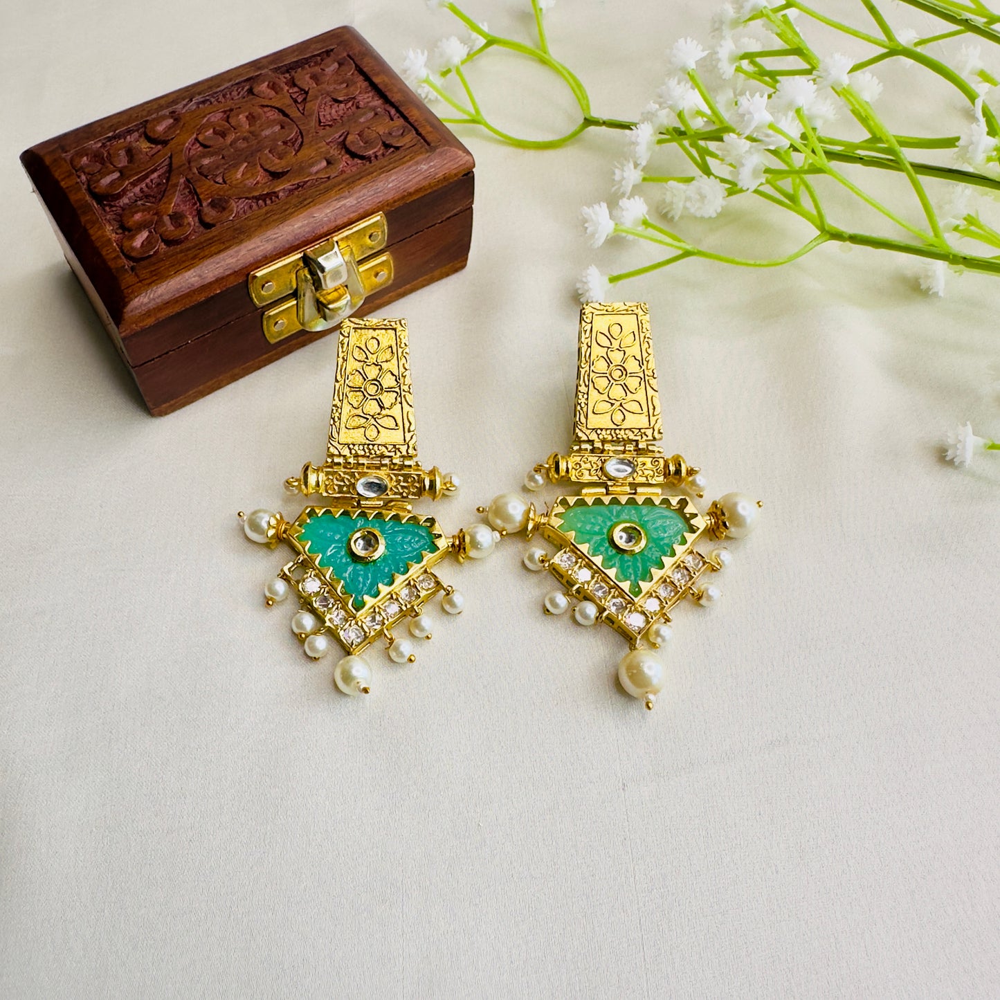 Golden Tone Kundan Carving Stone Earrings