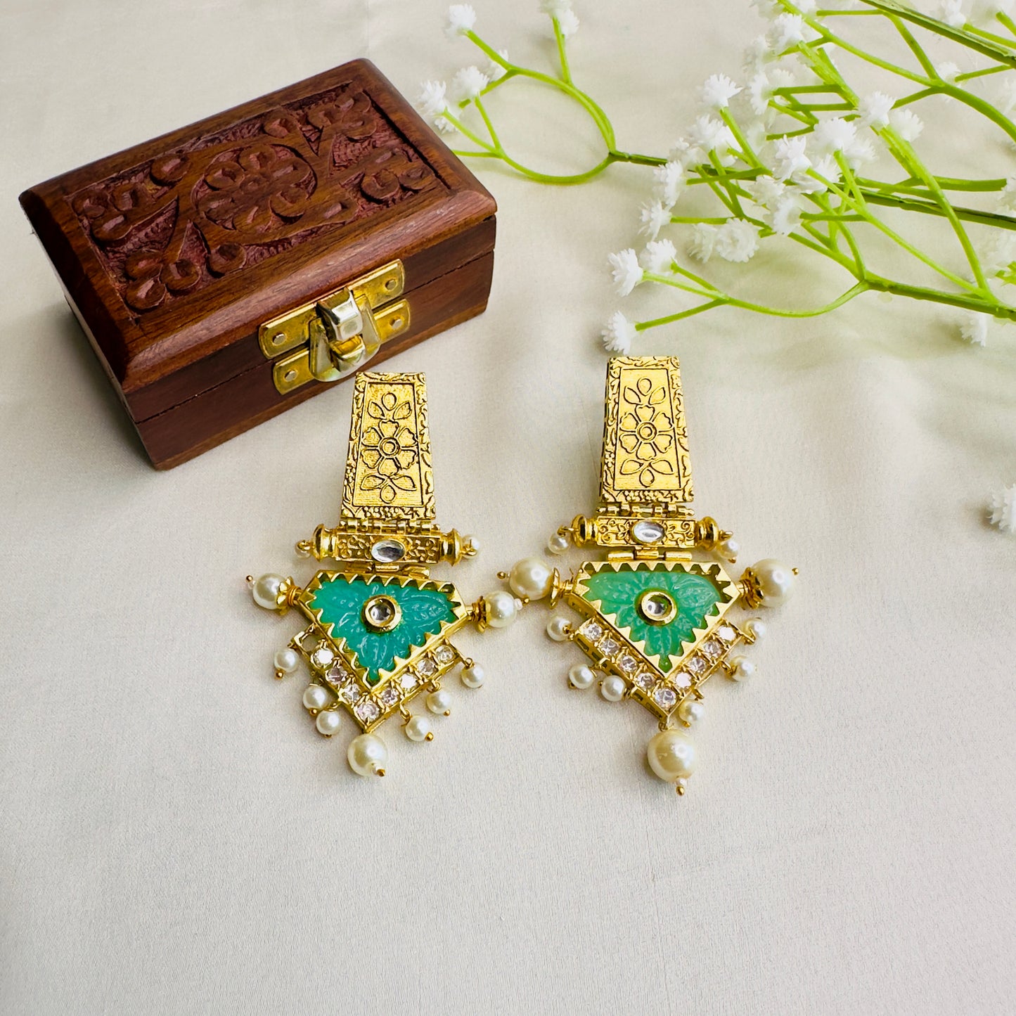 Golden Tone Kundan Carving Stone Earrings