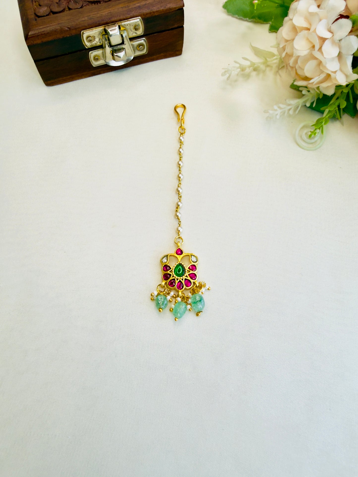 Multicolor Jadau Mang tika