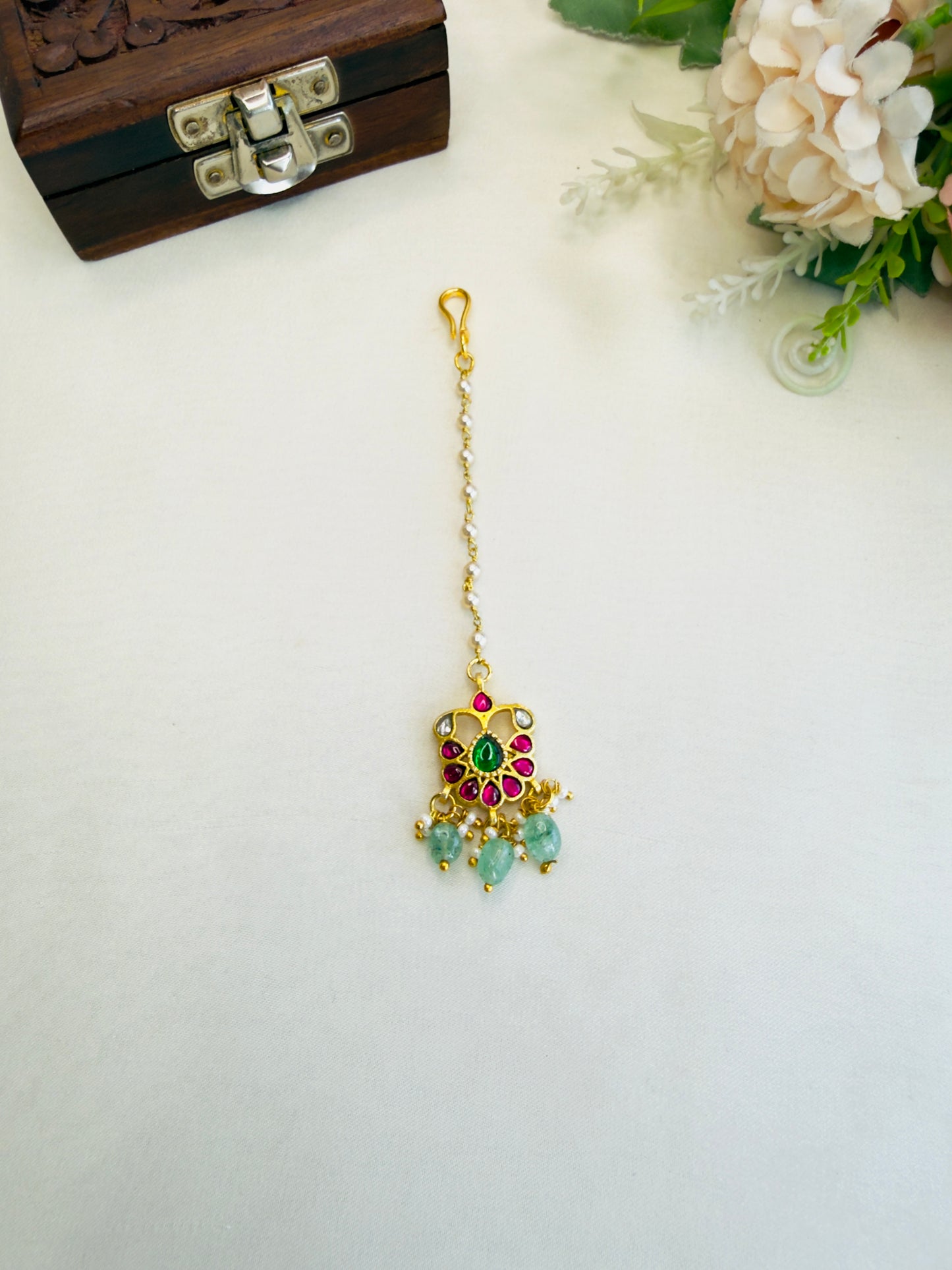 Multicolor Jadau Mang tika