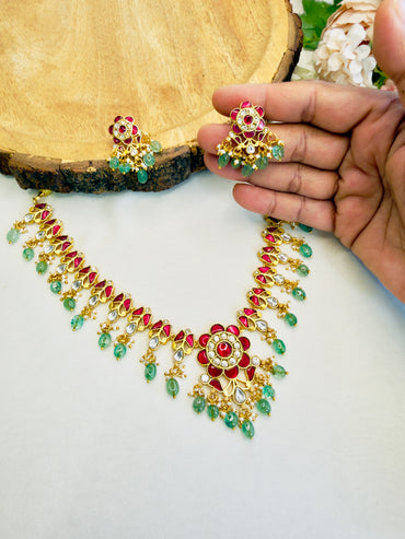 Jadau Flower Design Necklace Set