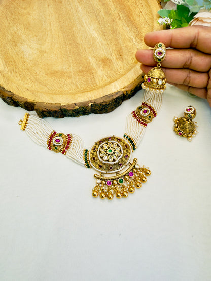 Beautiful bold pendant choker set