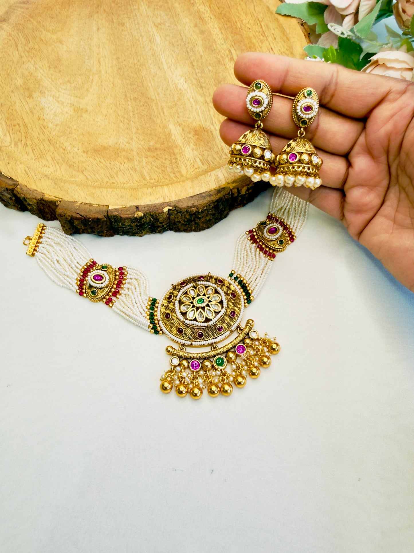 Beautiful bold pendant choker set