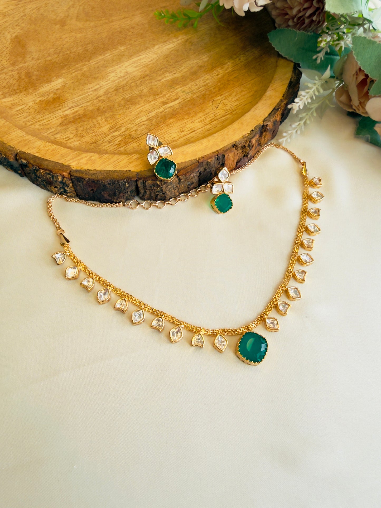 Silver Foiled Kundan Sleek Necklace Set