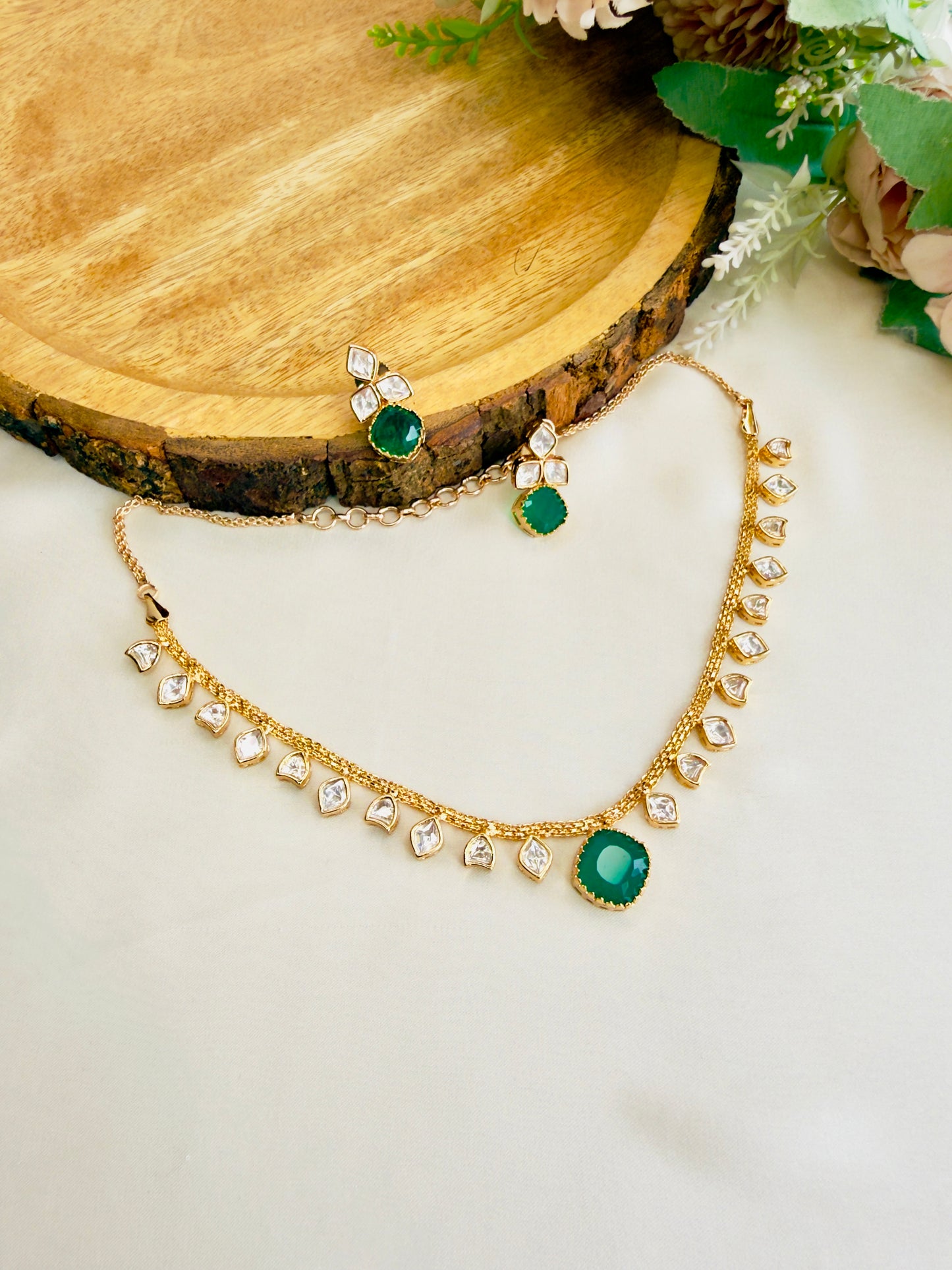 Silver Foiled Kundan Sleek Necklace Set