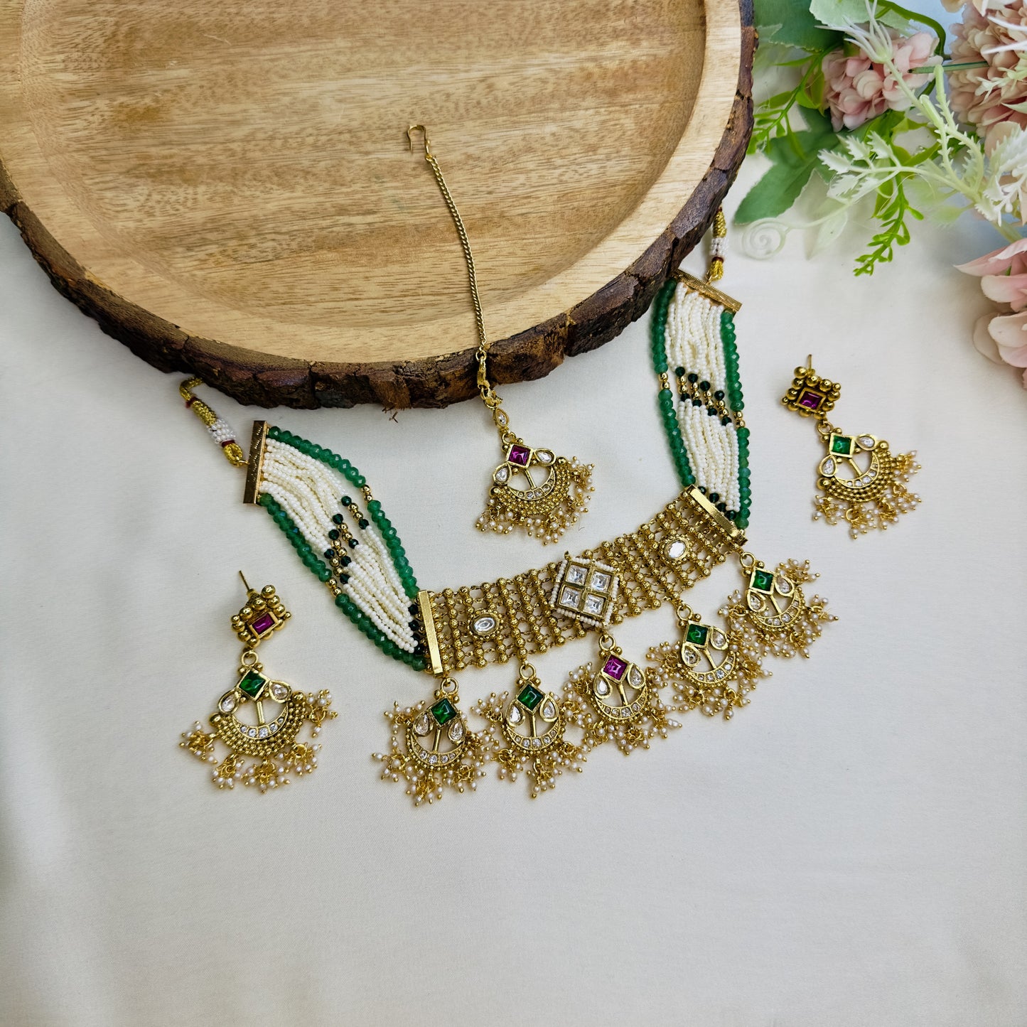Multicolor Set With Mang Tika