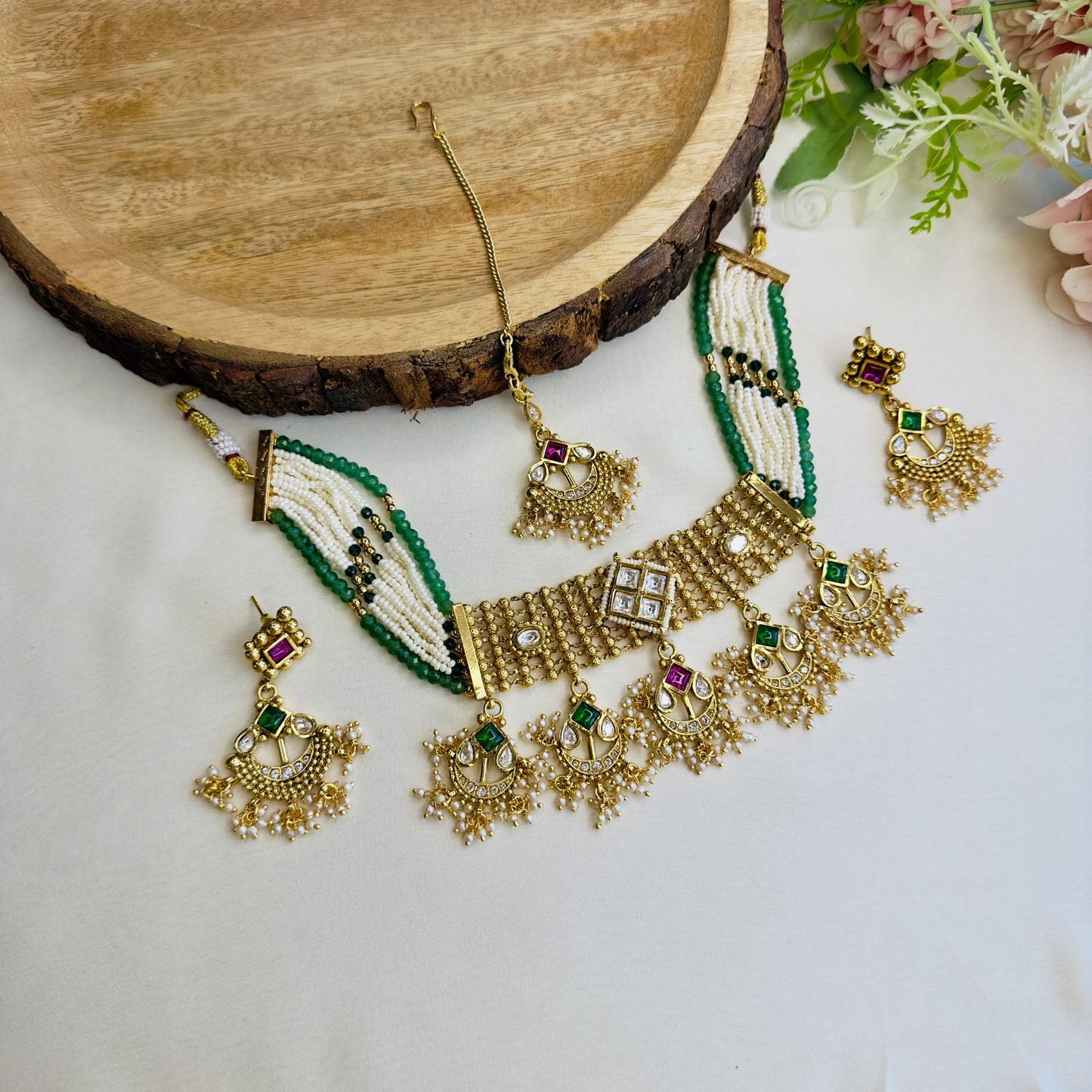 Multicolor Set With Mang Tika