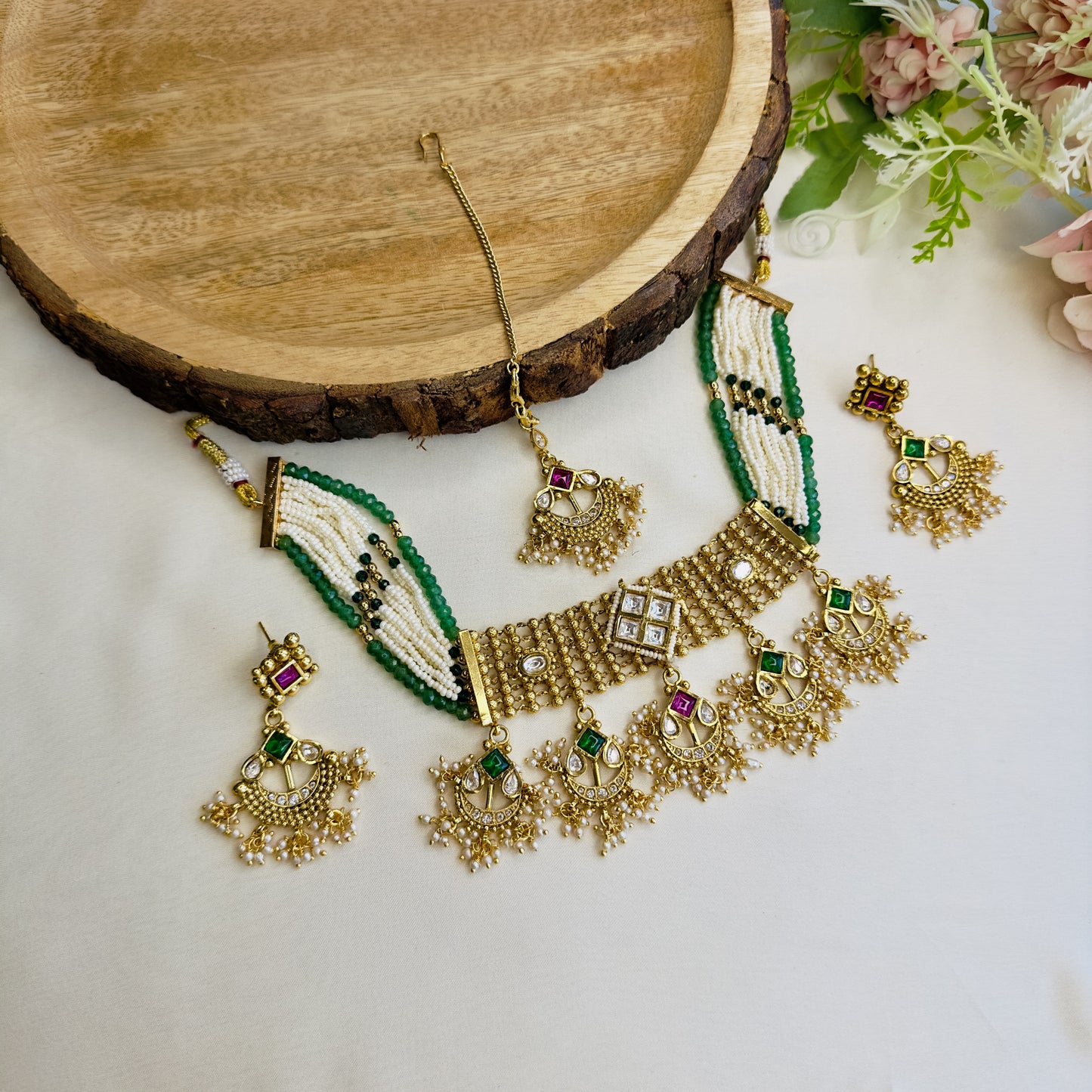 Multicolor Set With Mang Tika
