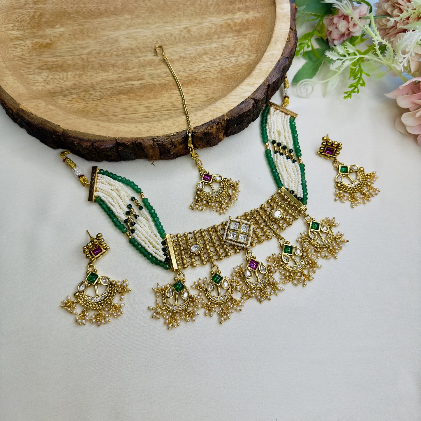 Multicolor Set With Mang Tika