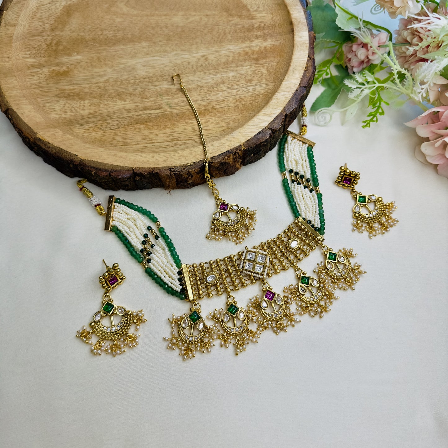 Multicolor Set With Mang Tika
