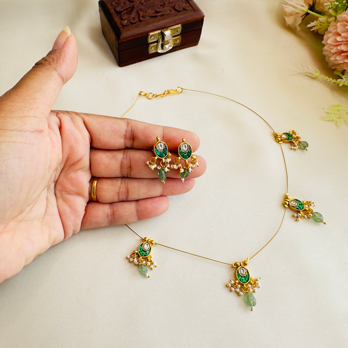 Pachi Kundan Sleek Necklace Set