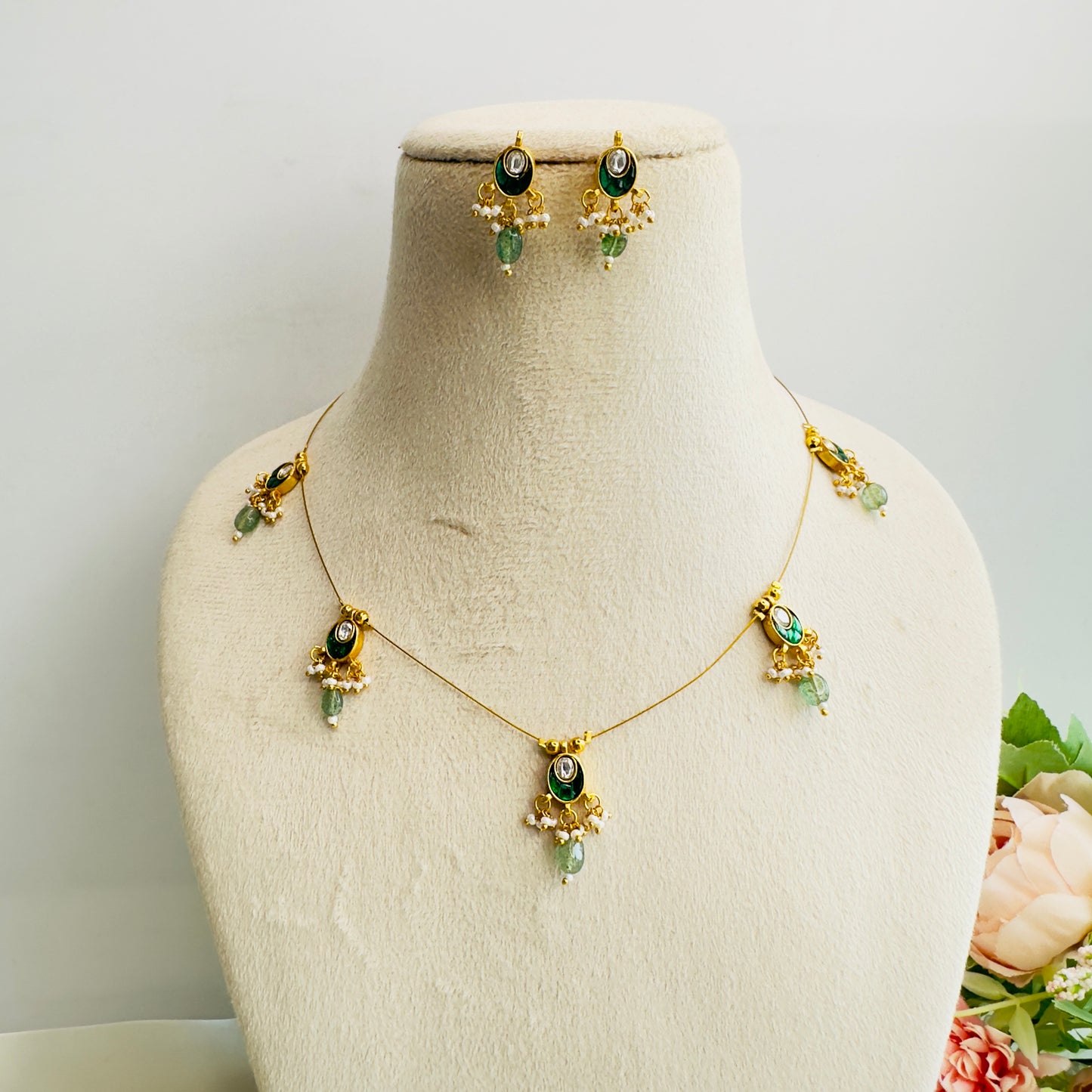 Pachi Kundan Sleek Necklace Set