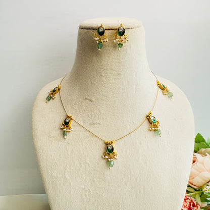 Pachi Kundan Sleek Necklace Set