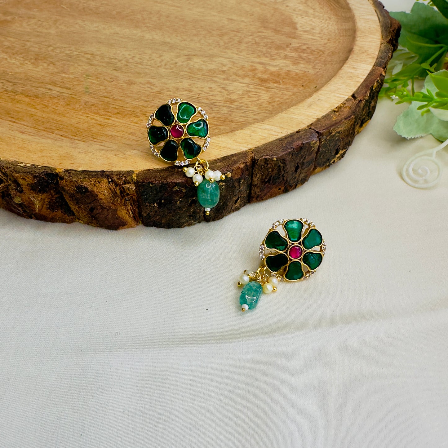 Green Jadau Flower Design Necklace Set