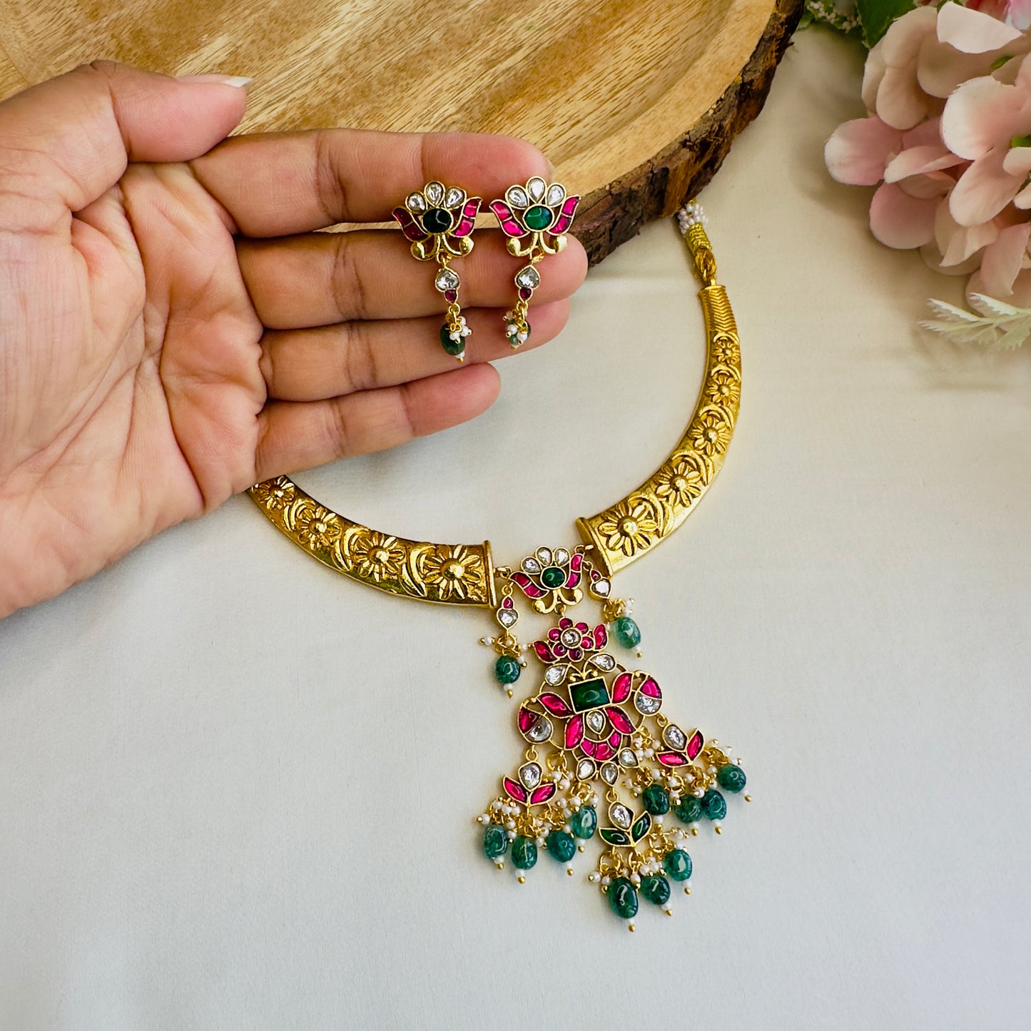 Hasli Pattern Jadau Pendant Necklace Set