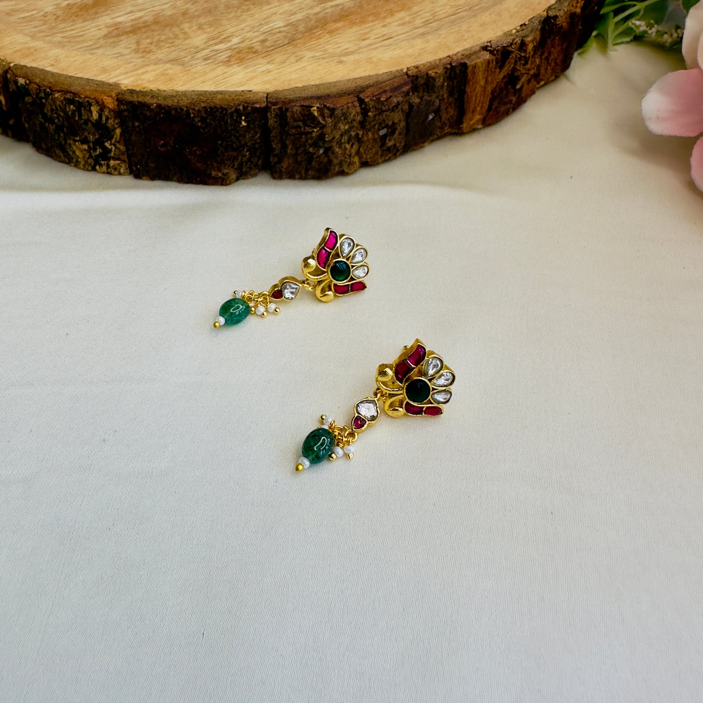 Hasli Pattern Jadau Pendant Necklace Set