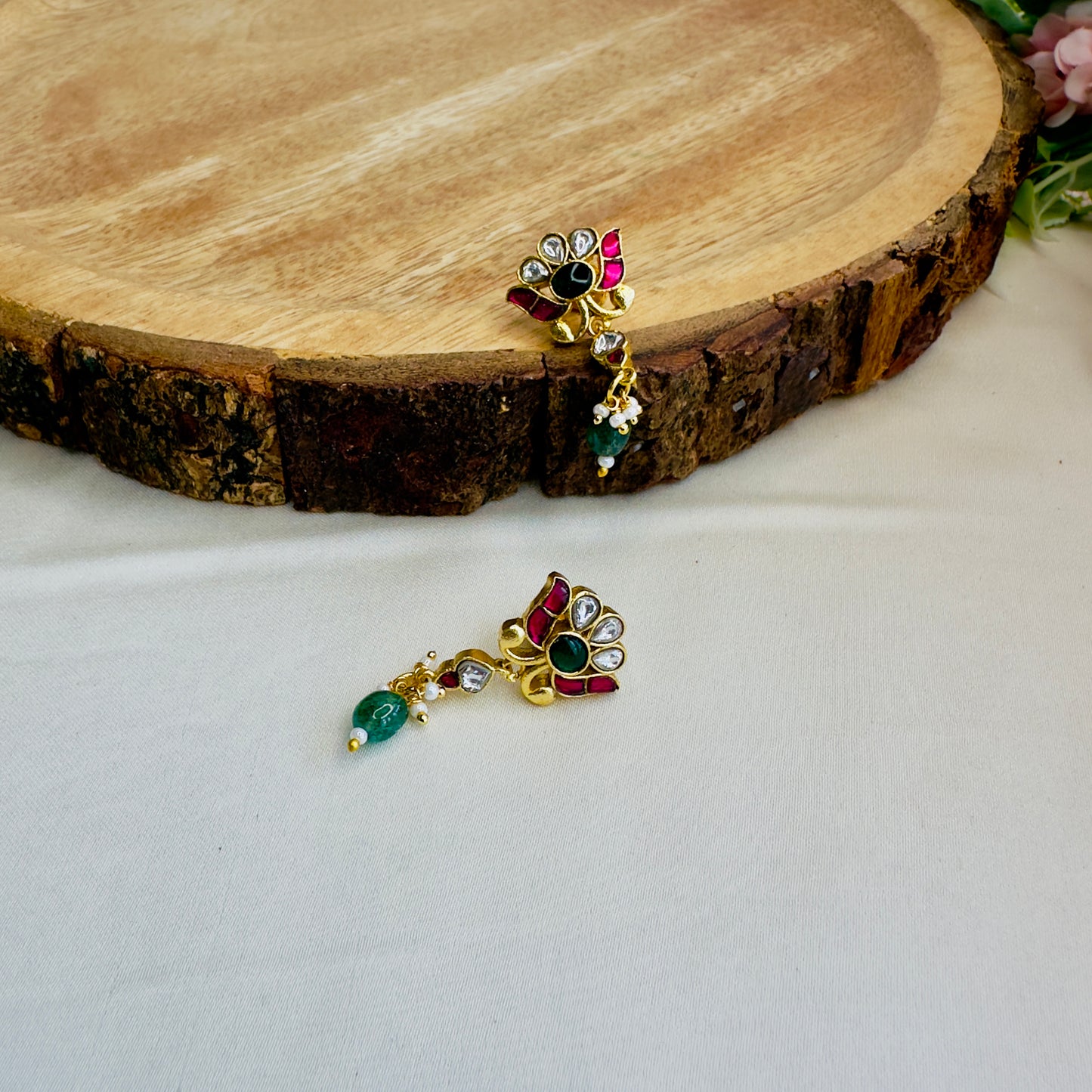 Hasli Pattern Jadau Pendant Necklace Set