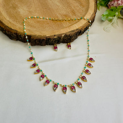 Leaf design Jadau Sleek Necklace Set