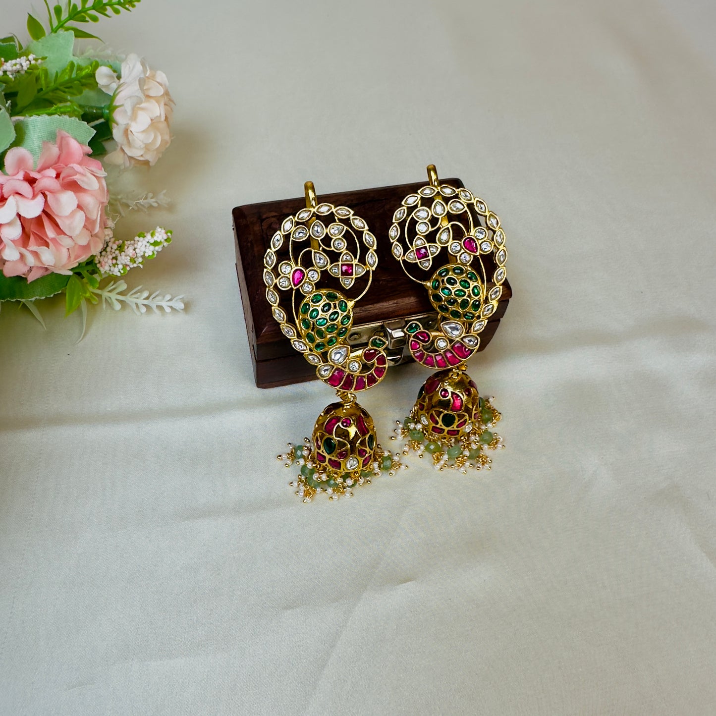 Gold Look a like Jadau Green Earrcuff