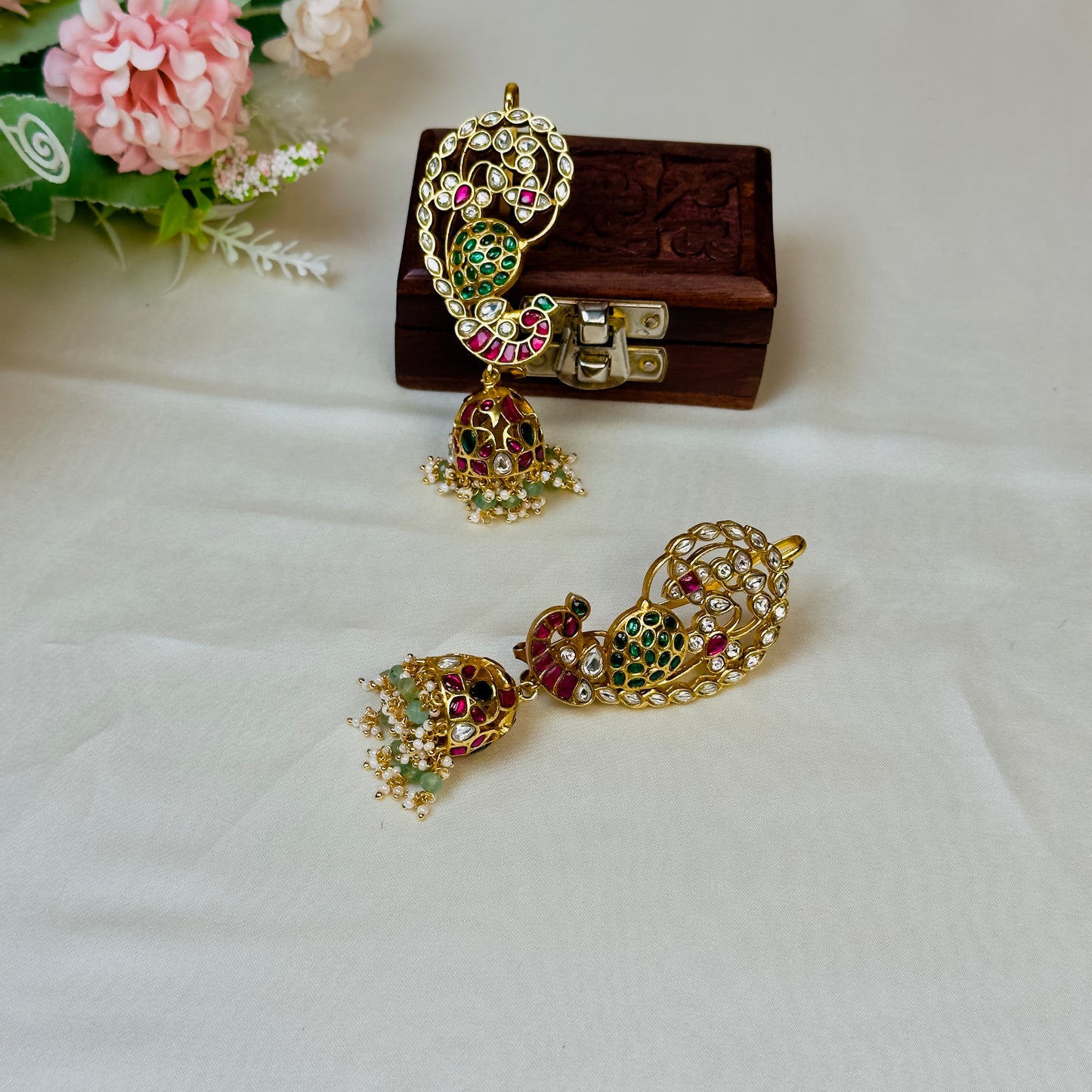 Gold Look a like Jadau Green Earrcuff