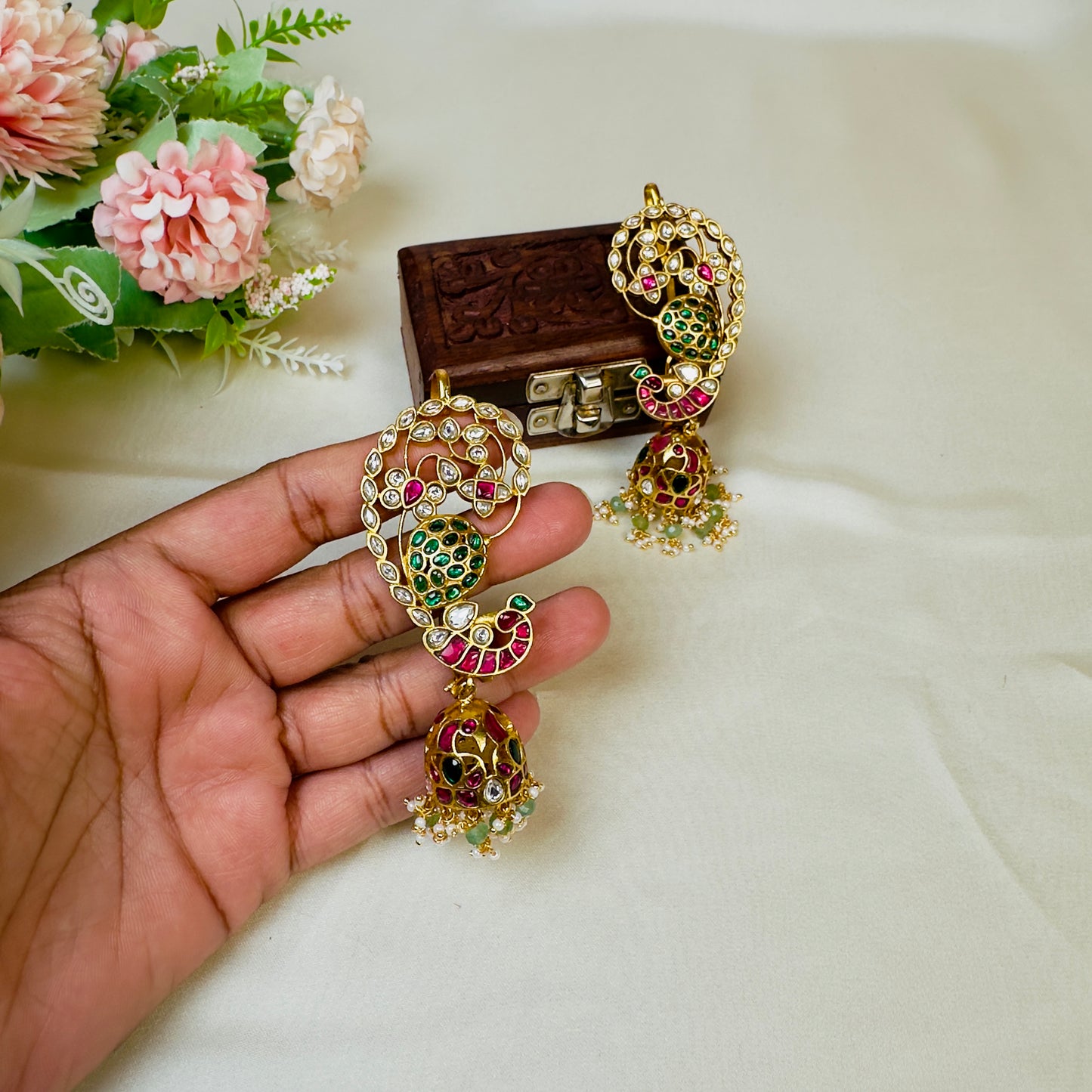 Gold Look a like Jadau Green Earrcuff