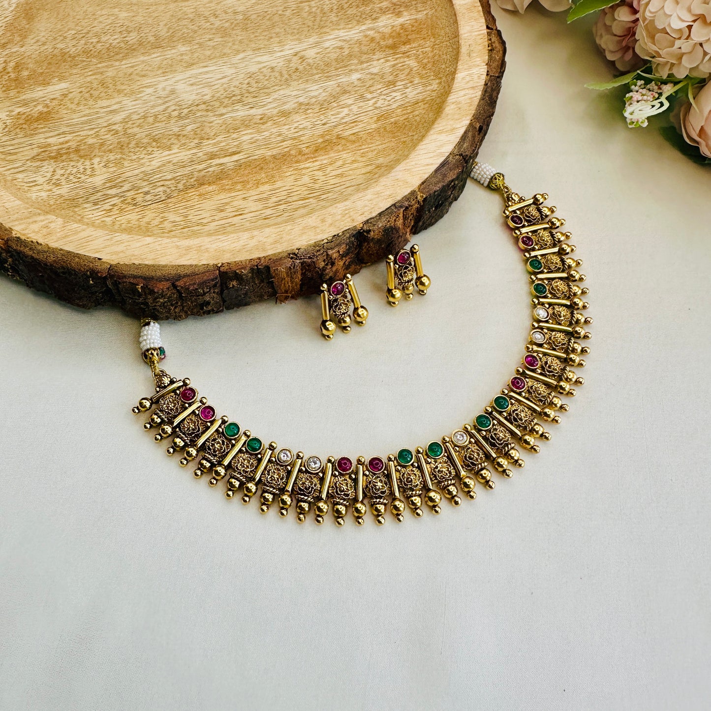 Short Ruby Green White Necklace Set