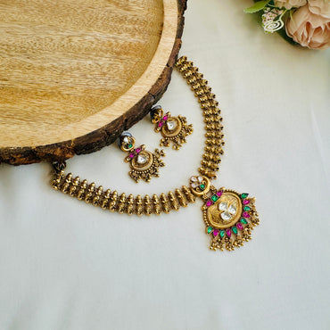 Antique Gold look a like necklace Set