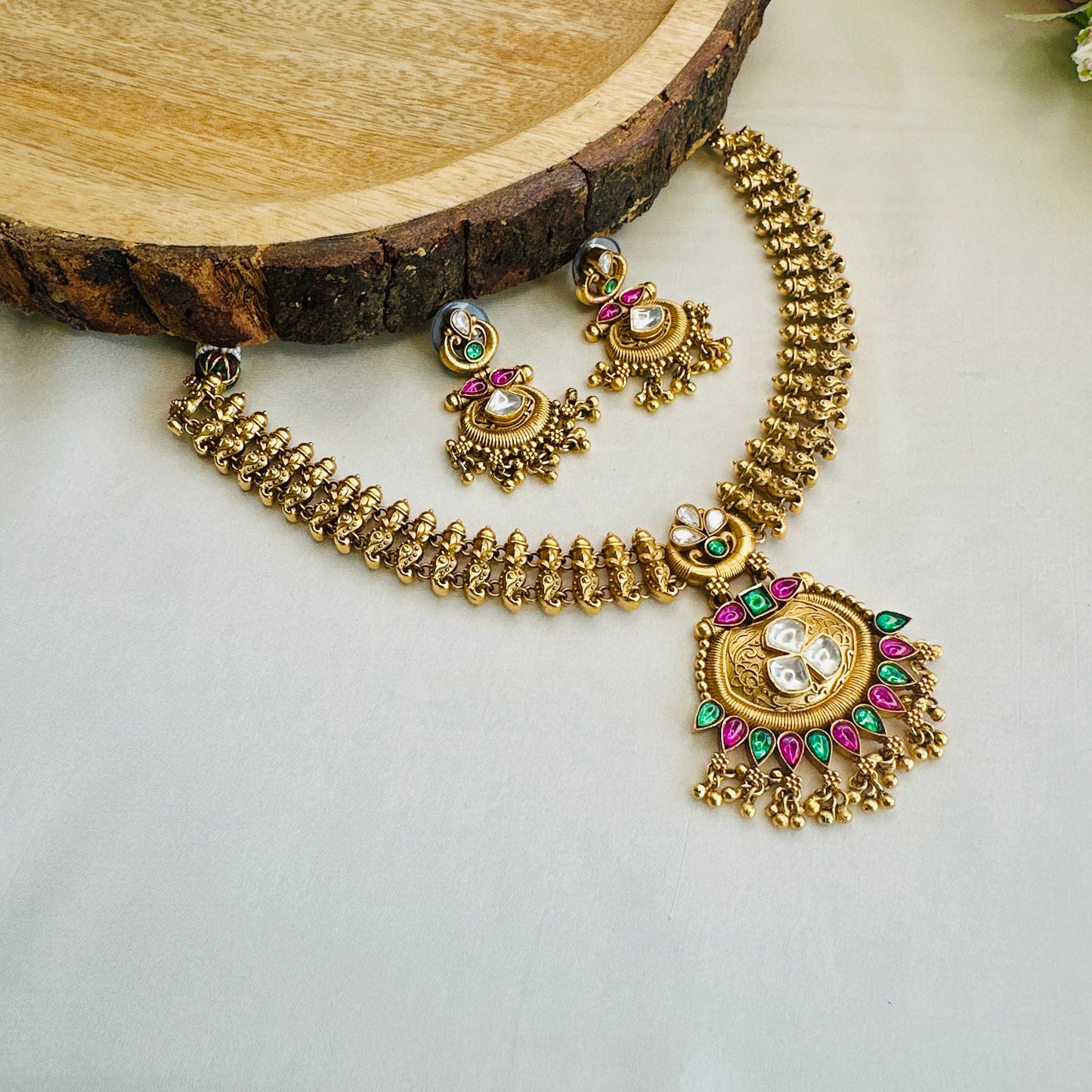 Antique Gold look a like necklace Set