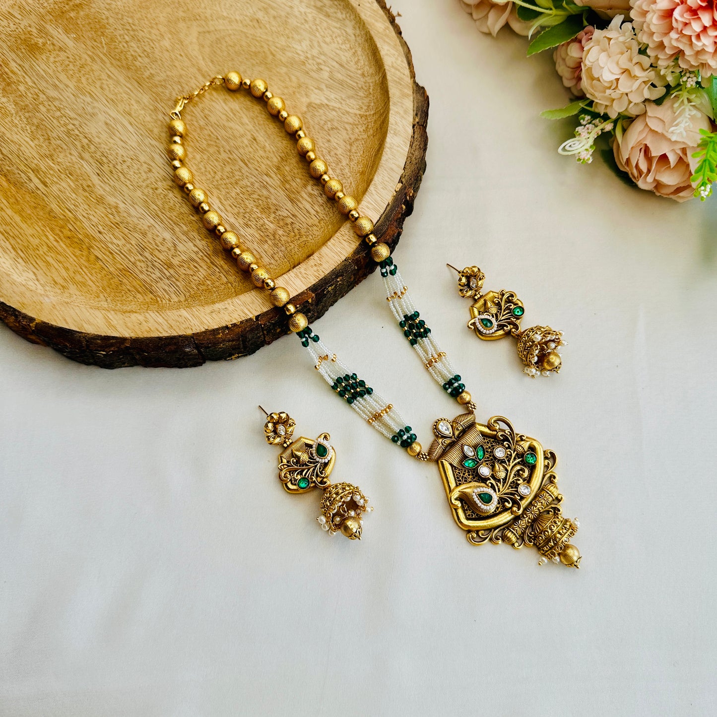 Gold Look alike Green Necklace Set