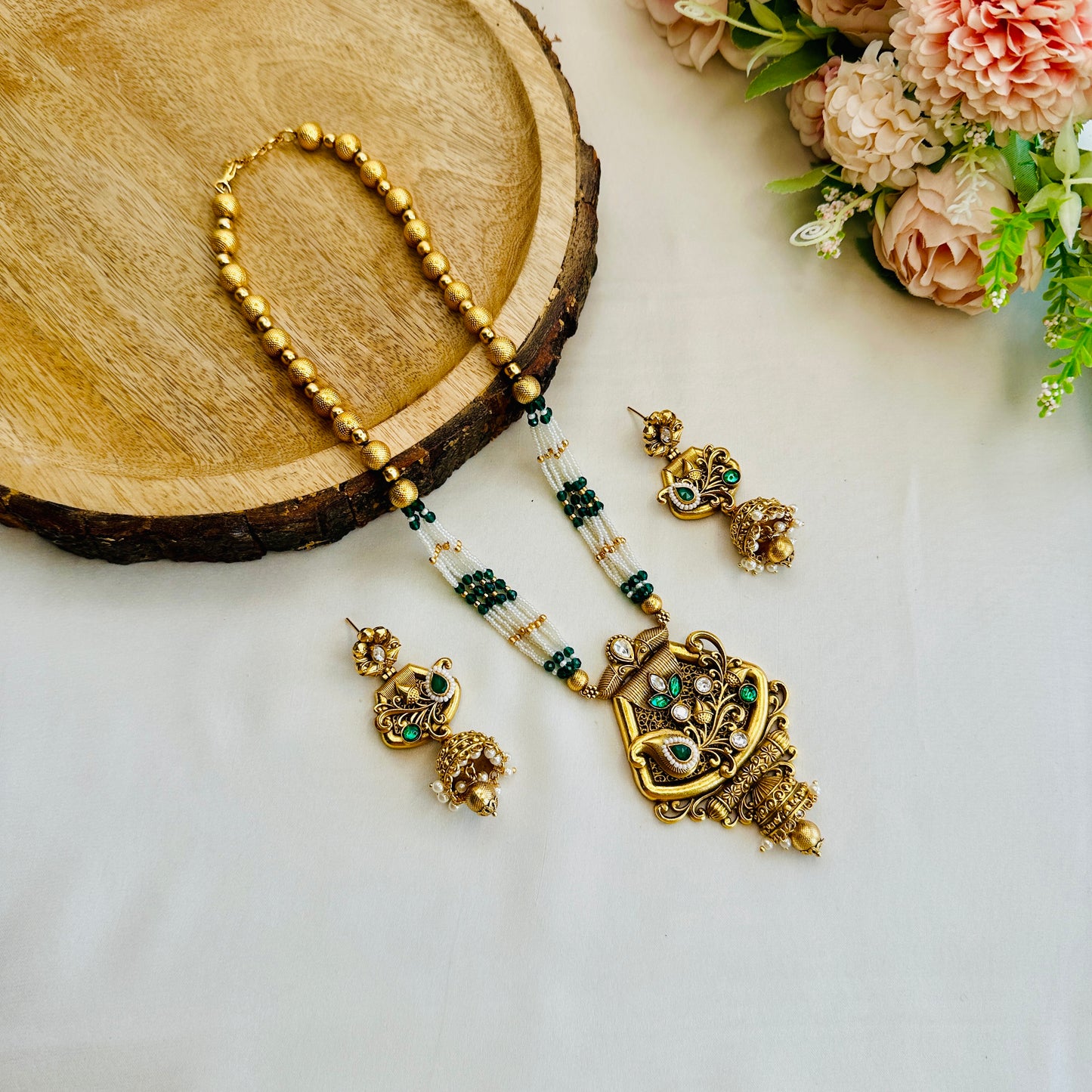 Gold Look alike Green Necklace Set