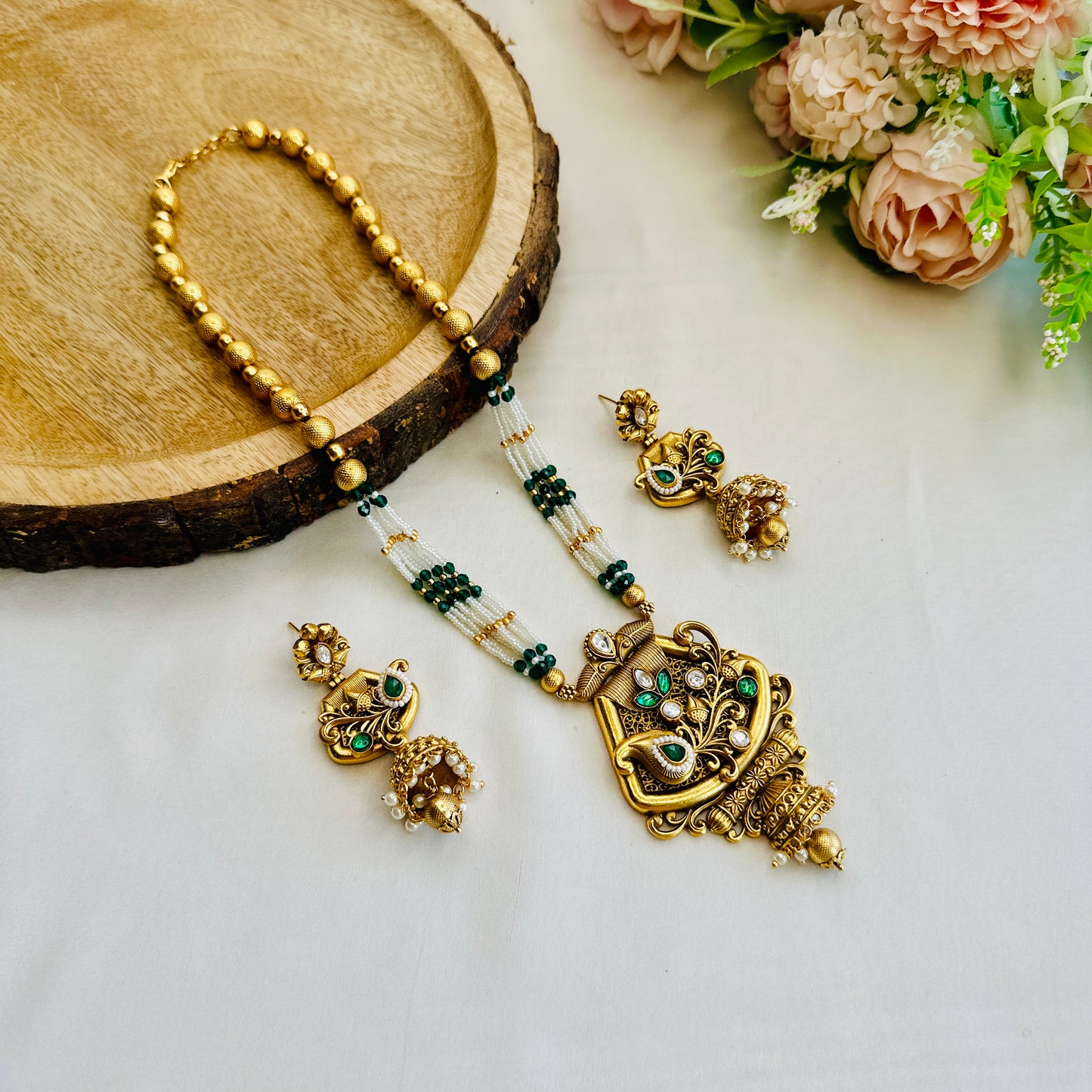 Gold Look alike Green Necklace Set