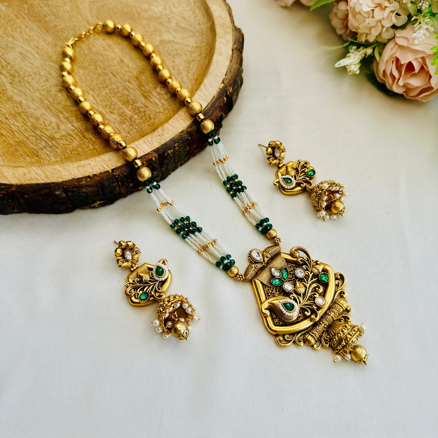 Gold Look alike Green Necklace Set