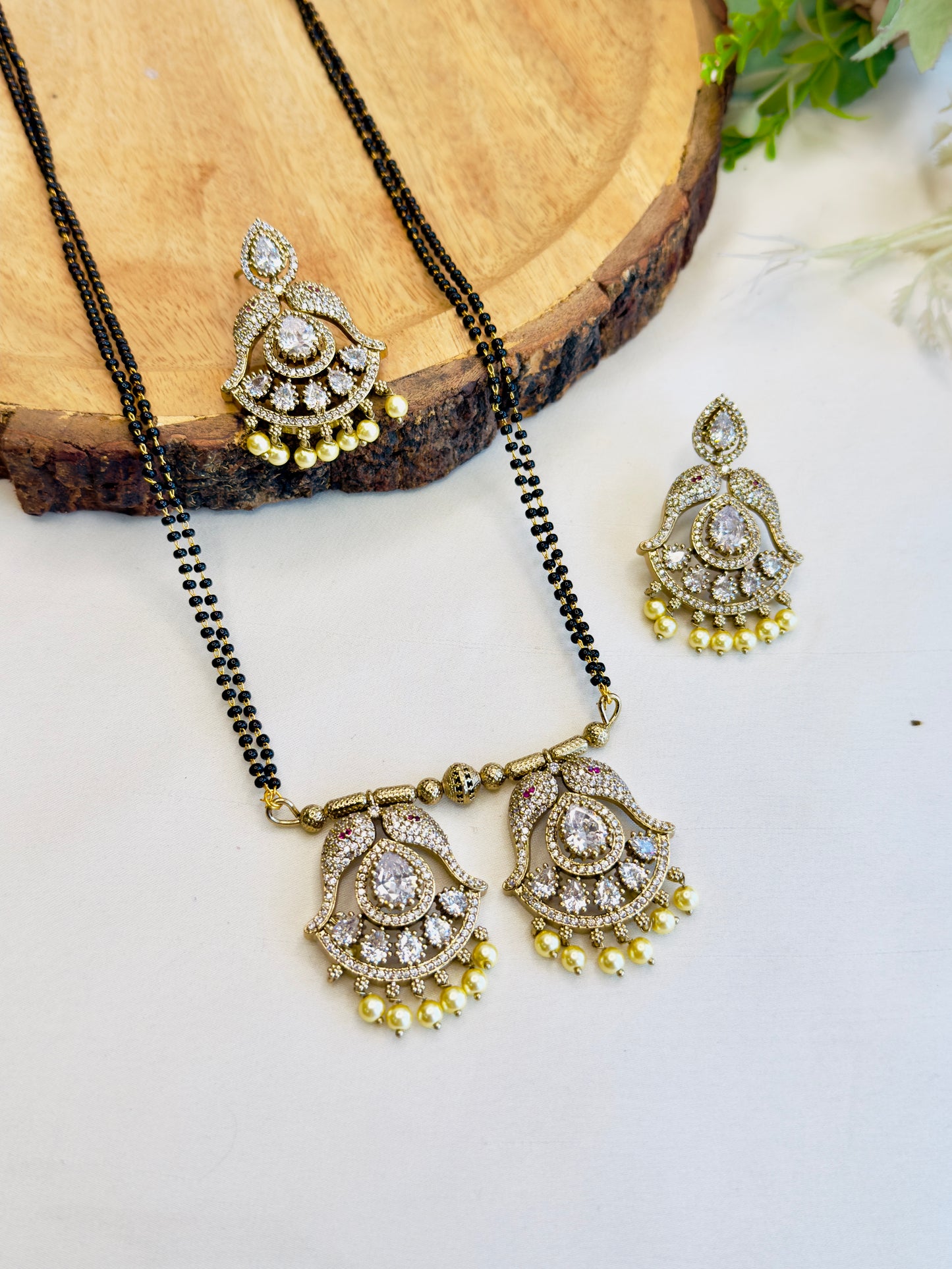 White Stone with Pearl Work Mangaluutra