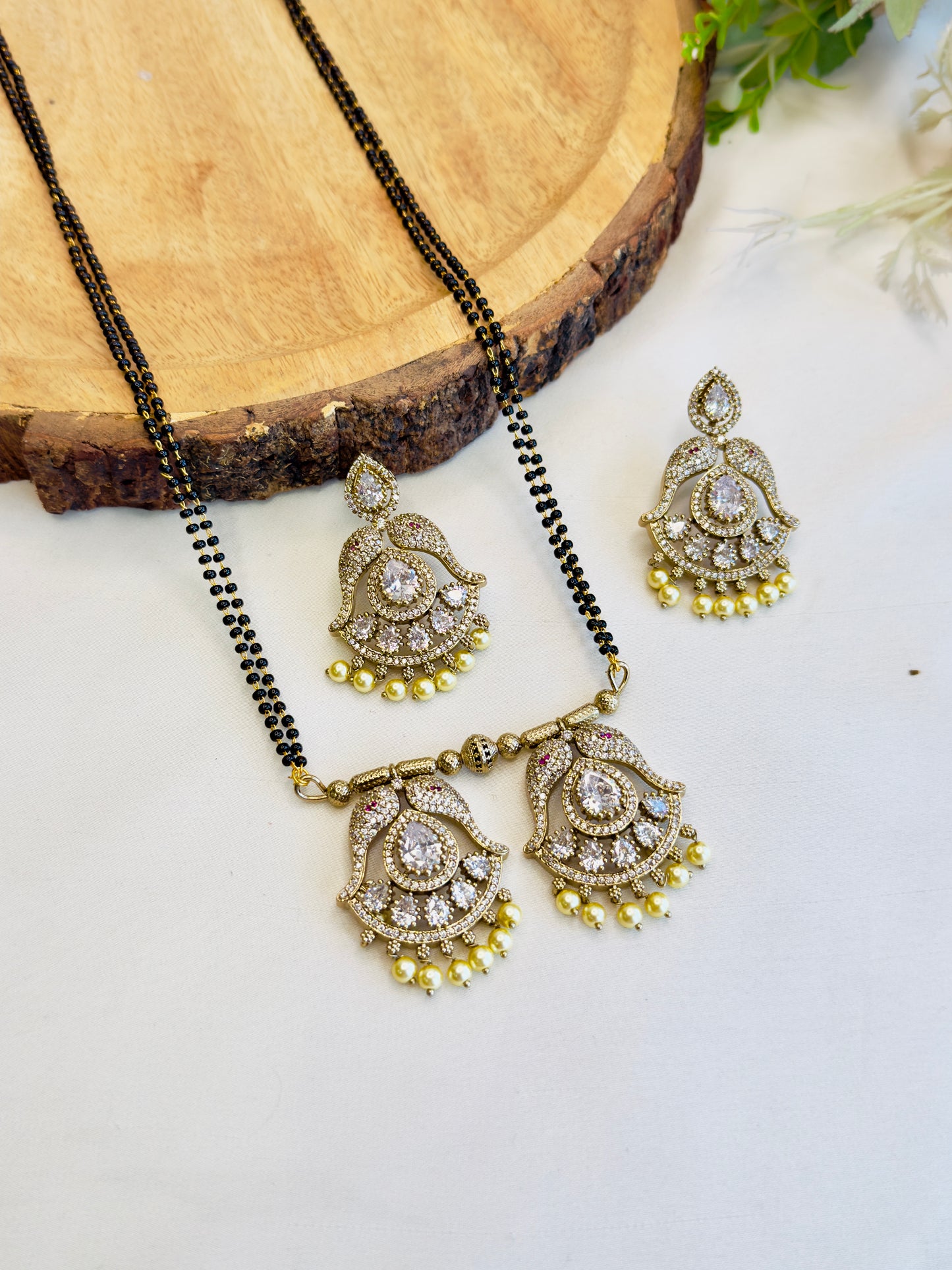 White Stone with Pearl Work Mangaluutra