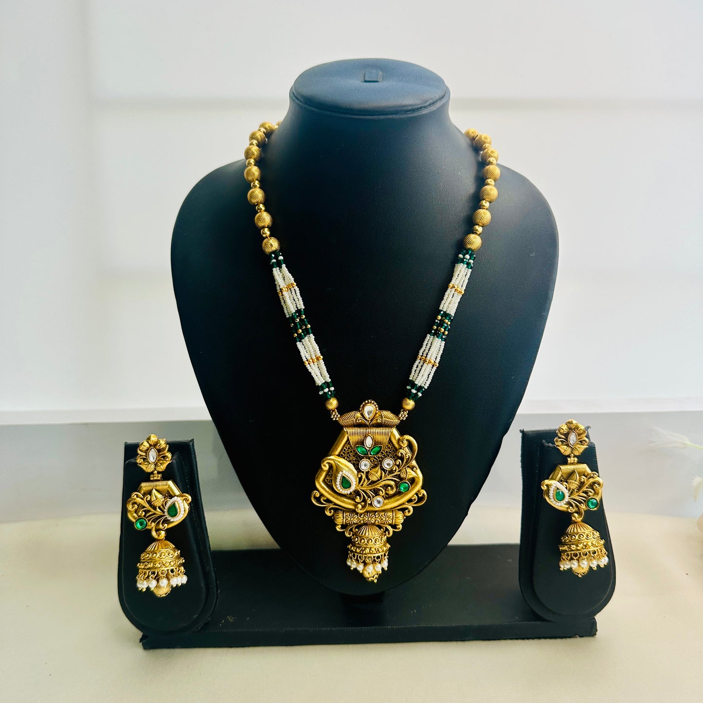 Gold Look alike Green Necklace Set