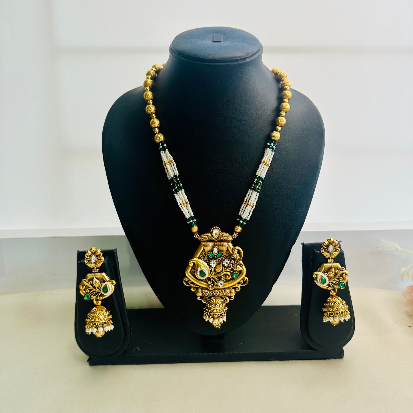 Gold Look alike Green Necklace Set