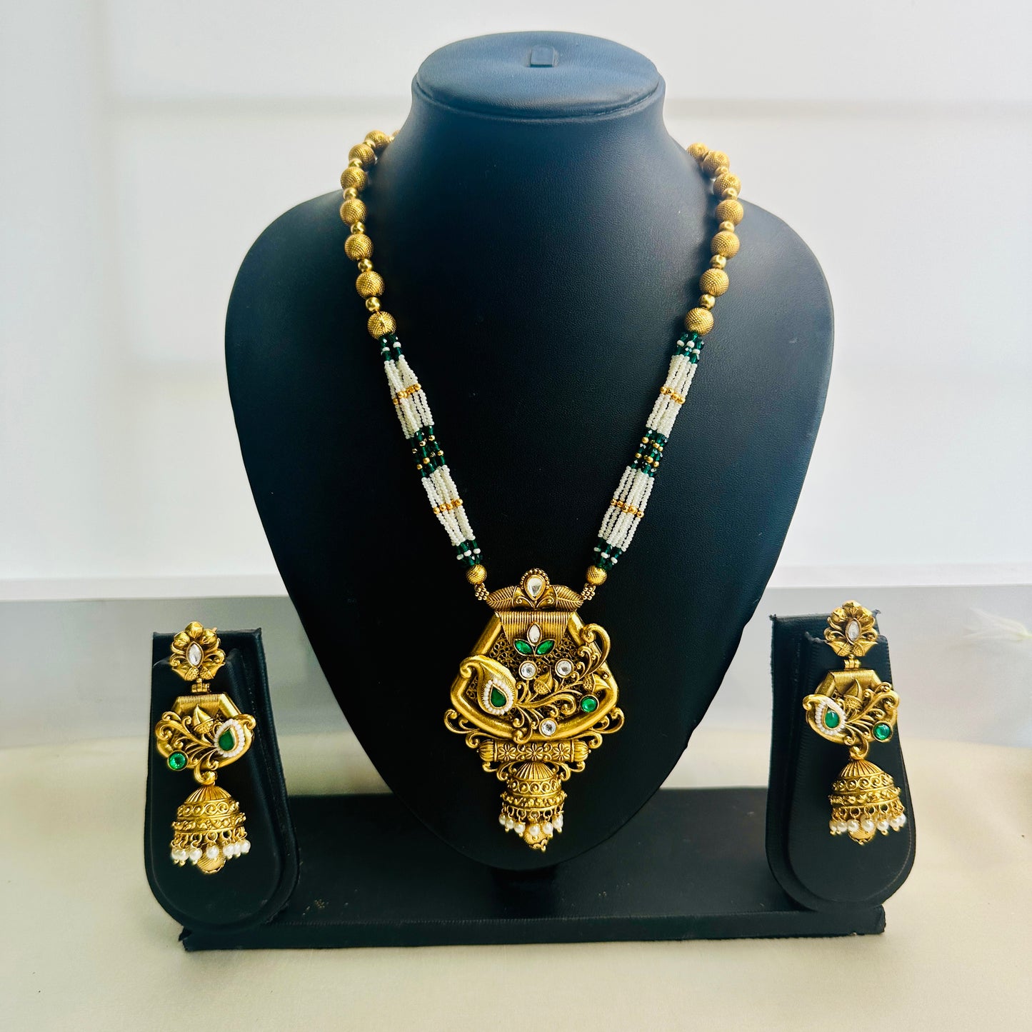 Gold Look alike Green Necklace Set