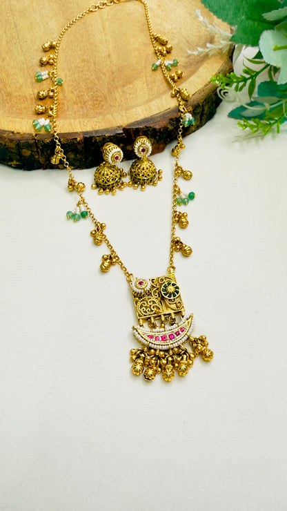Sleek Chain Pendant Set