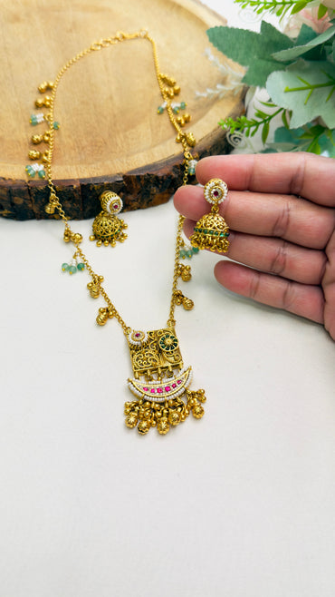 Sleek Chain Pendant Set