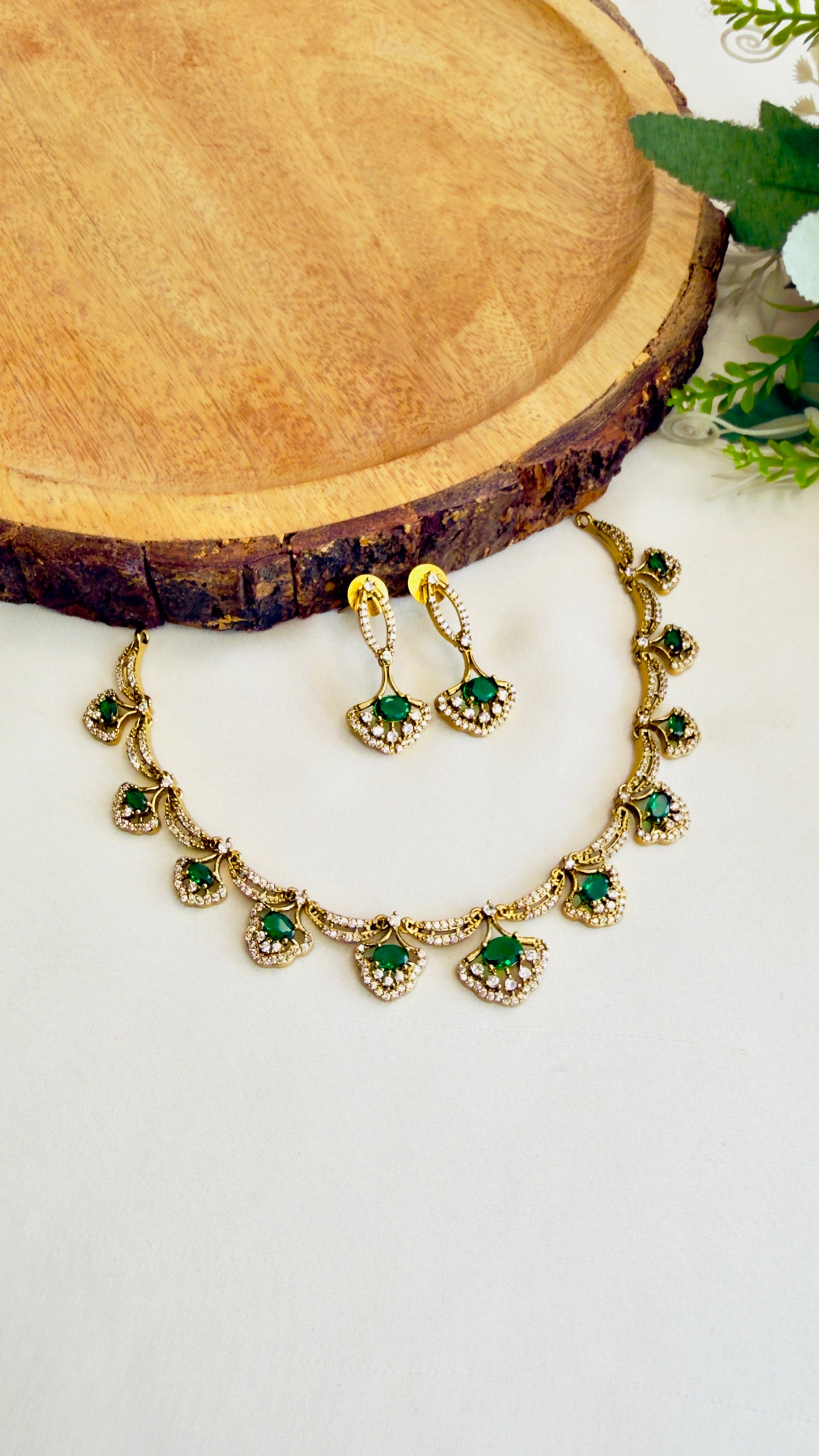 Emerald Green Eleven Pendant Necklace Set