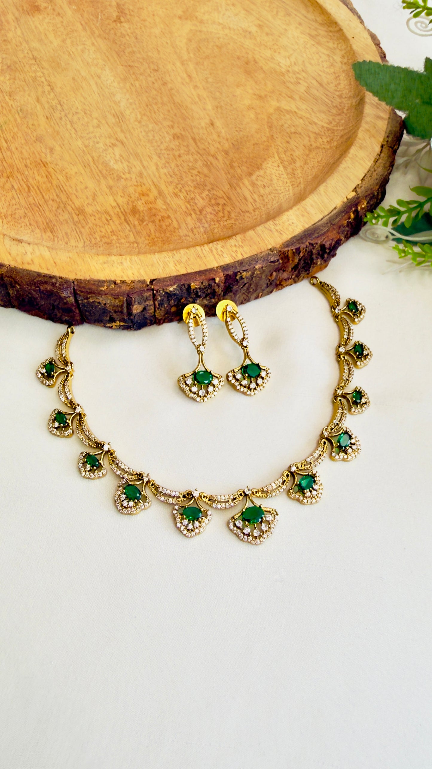 Emerald Green Eleven Pendant Necklace Set