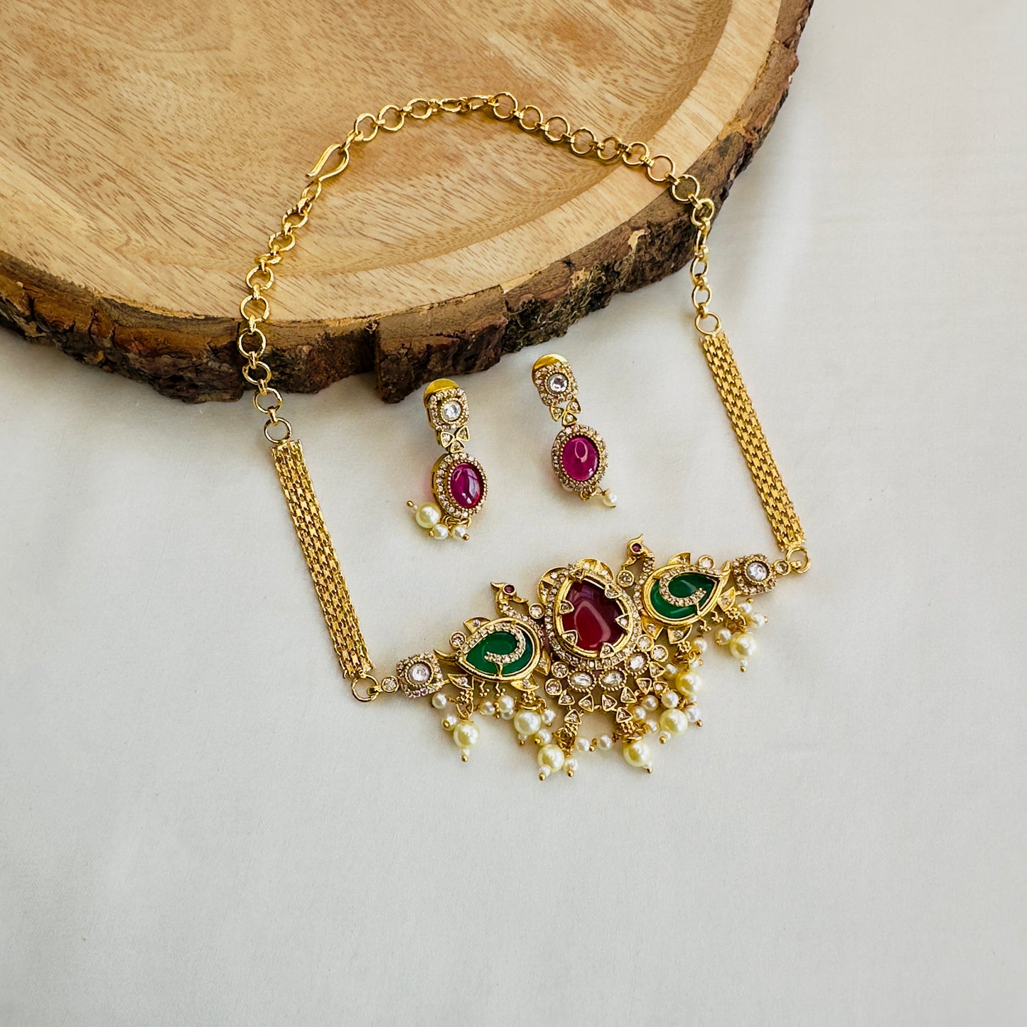 Reg Green Golden Polish Necklace Set